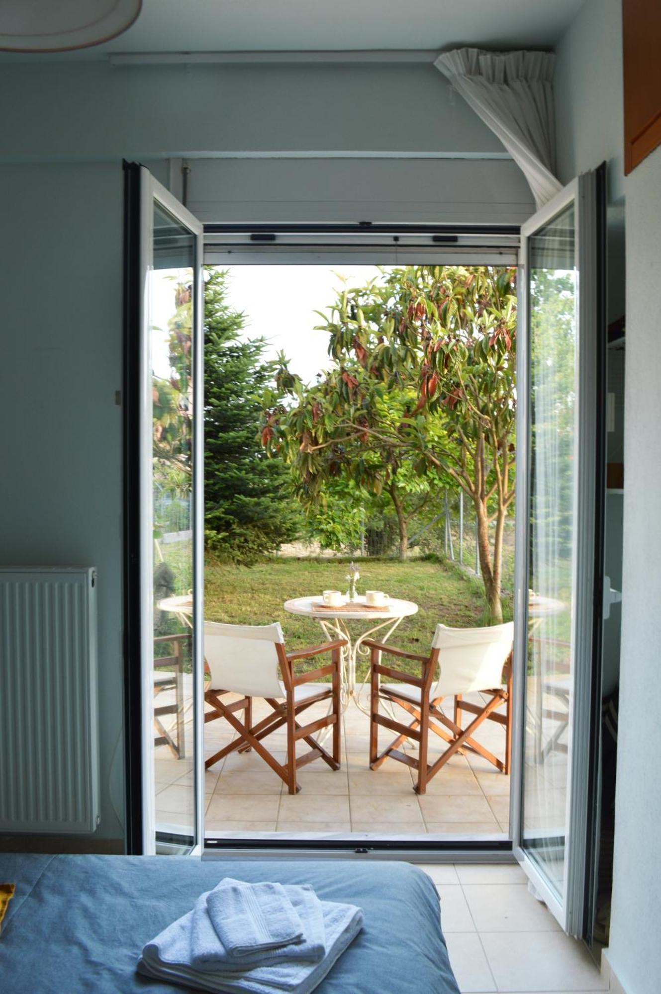 Sunny Retreat With A Garden Terrace Private Room Ioannina Ngoại thất bức ảnh